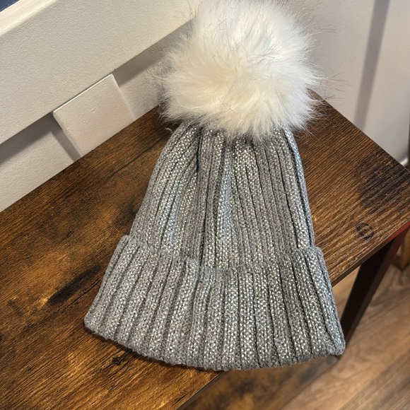 Lipsy London cable knit hat in silver and gray with faux fur pom Pom. - Picture 5 of 8